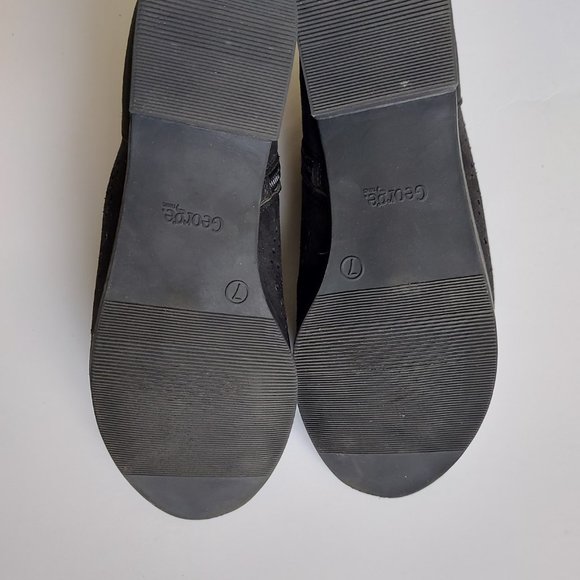 Size 7 Black Perforated Ankle Sandals - Picture 7 of 8